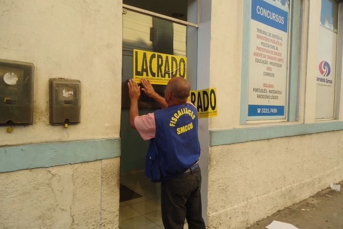 Cursinho é lacrado no Farol