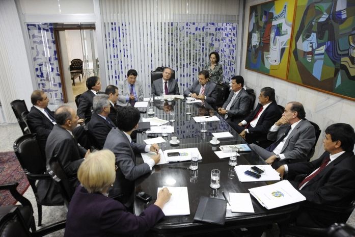 Renan define com líderes procedimento para concluir votação do FPE