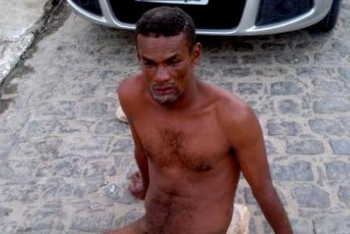 Paciente foge de hospital psiquiátrico e passeia sem roupa surpreendendo populares