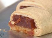 Biscoito enroladinho com goiabada feito em casa cai bem para o lanche; anote