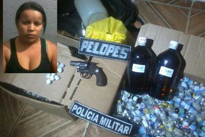 Material apreendido com a acusada