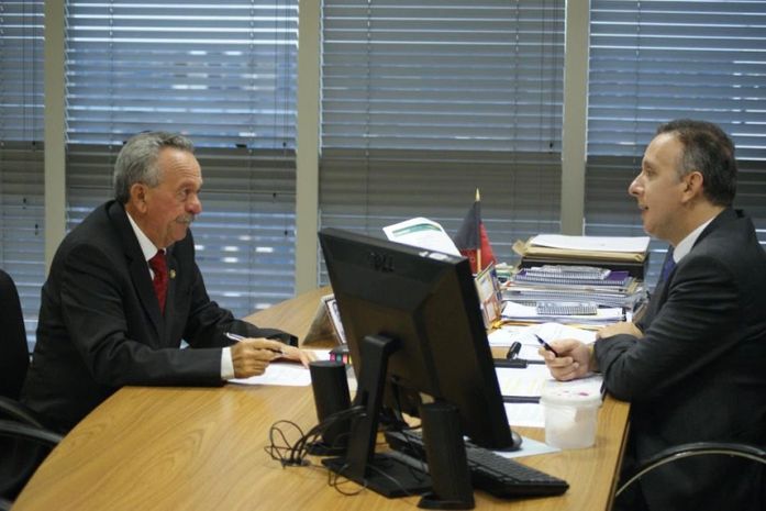 Benedito e o Ministro da Cidade, Aguinaldo