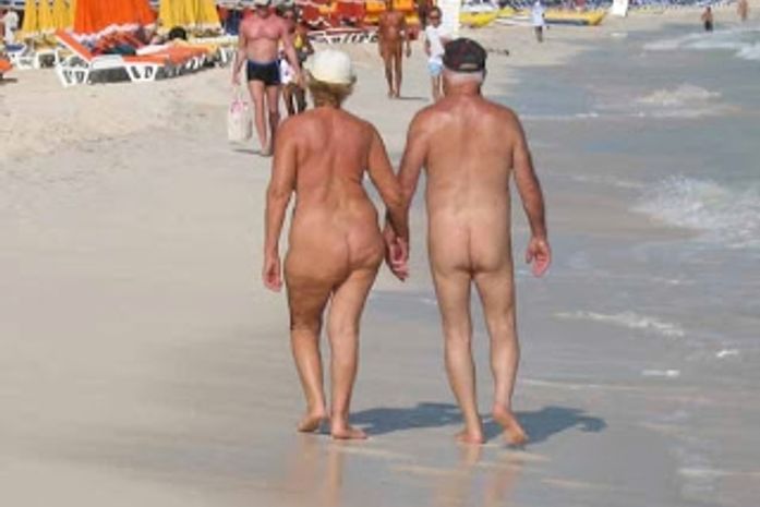 A foto falsa dizendo nudismo no frânces