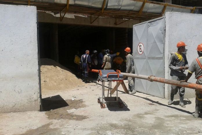 Desabamento em obra na Ponta Verde