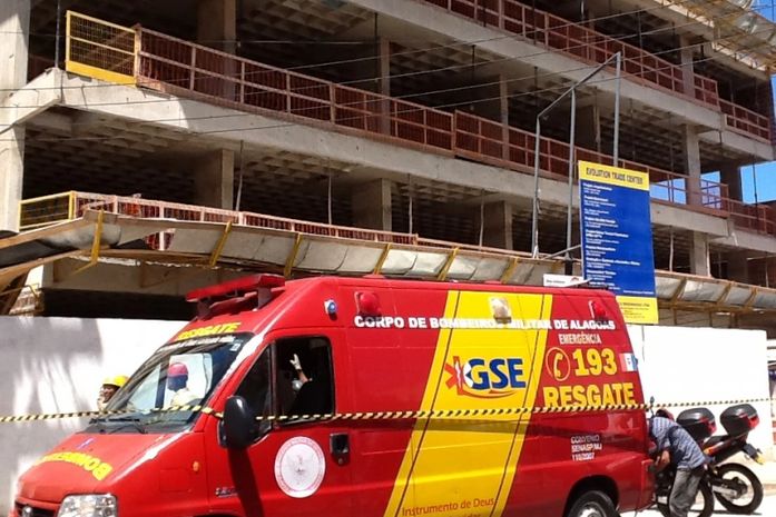 Desabamento em obra na Ponta Verde