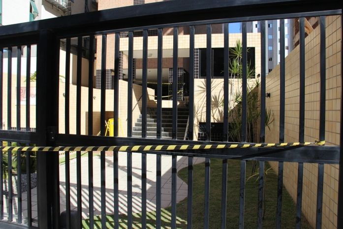 Desabamento na Ponta Verde: prédio vizinho é isolado