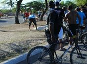 Populares observaram o trabalho da perícia