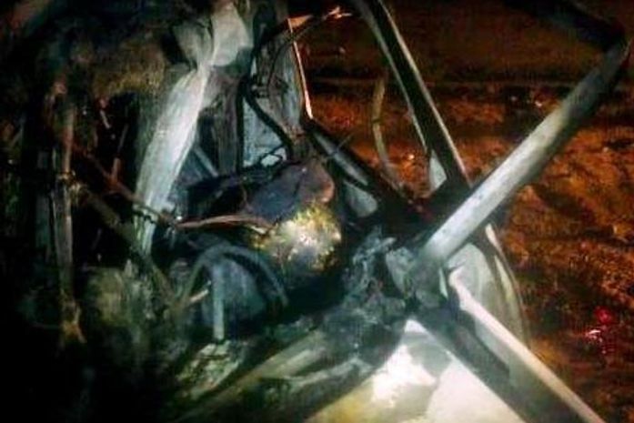 Foto mostra como ficou o carro após a colisão