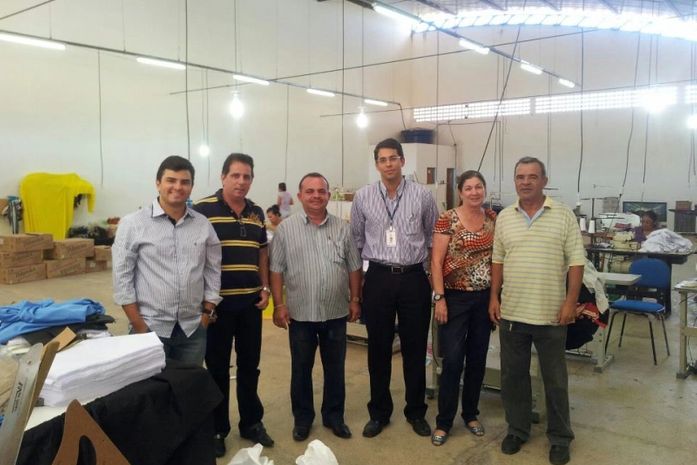 Prefeito de Taquarana Bastinho em Murici visitando o pólo textil.