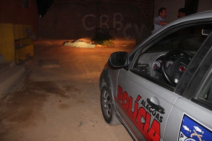 Vítima foi morta a tiros