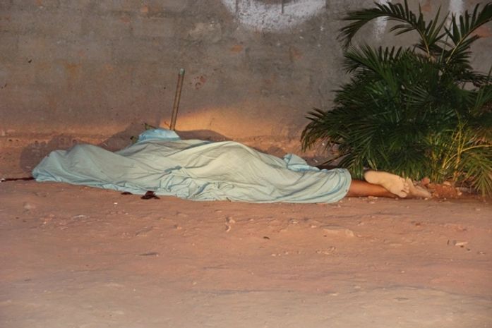 Vítima foi morta a tiros