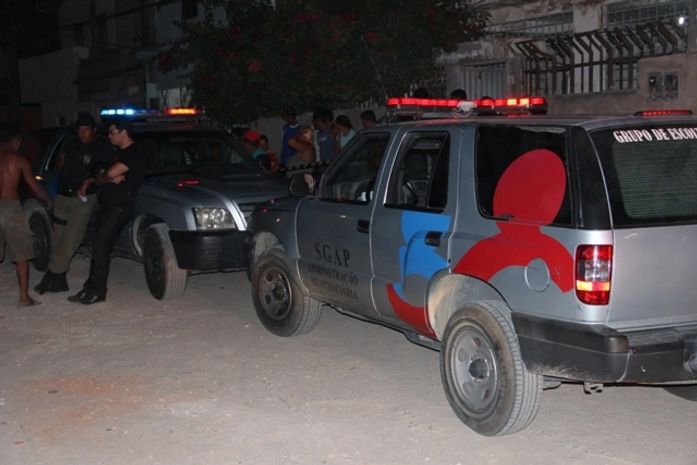 Colegas de trabalho da vítima estiveram no local