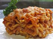 Lasanha feita com massa de macarrão instantâneo vai surpreender; anote