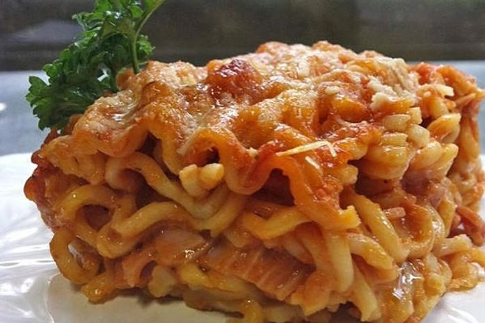 Lasanha feita com massa de macarrão instantâneo vai surpreender; anote