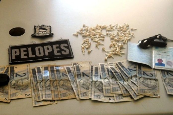 PM prende homem em sua própria residência com 118 pedras de crack