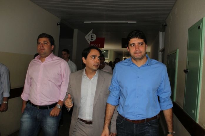 Usuários cobram medicamentos e prefeitura reabre laboratório do PAM Salgadinho