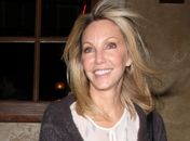 Heather Locklear diz que usa sêmen no rosto para se manter jovem
