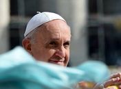 Papa Francisco decide cortar bônus de funcionários do Vaticano