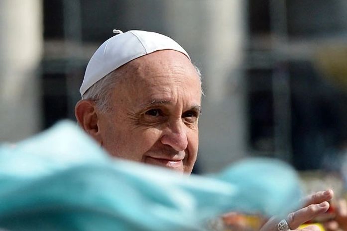 Papa Francisco decide cortar bônus de funcionários do Vaticano