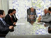 Renan discute com prefeito de Penedo sobre criação de Centro Universitário na cidade