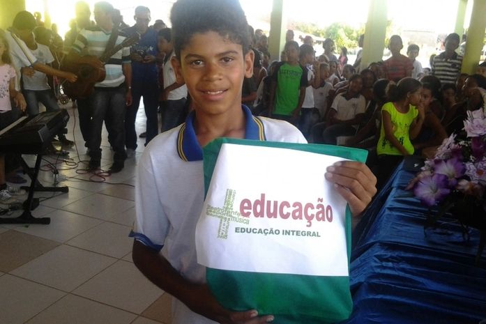 Escola inscrita no programa Mais Educação é contemplada com instrumentos musicais