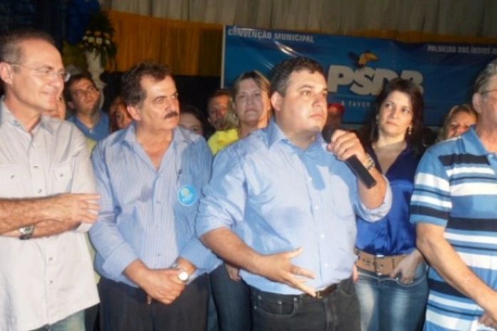 James recebe apoio político de Renan e Téo Vilela