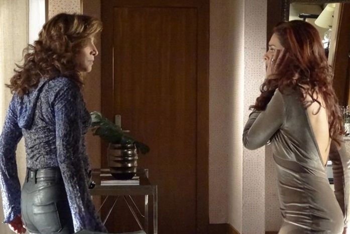 Ponha-se no seu lugar! Wanda dá uma lição em Rosângela e esbofeteia a ruiva