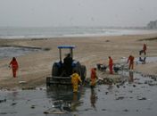 Prefeitura faz operação de limpeza no Riacho Salgadinho