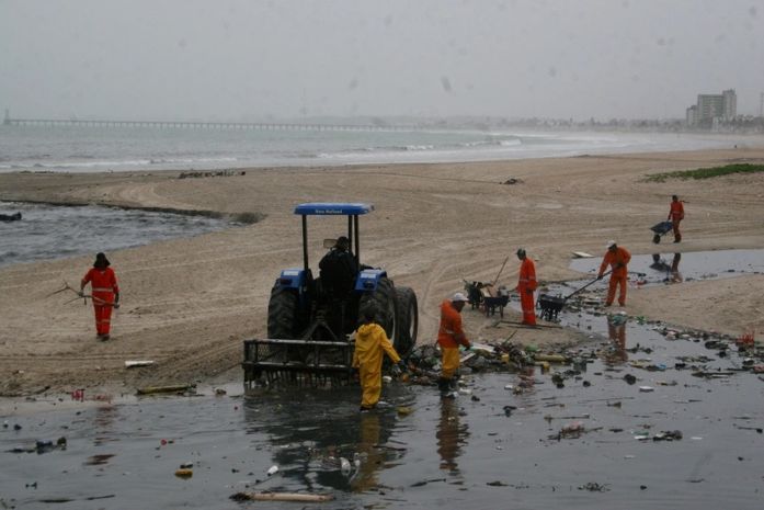 Prefeitura faz operação de limpeza no Riacho Salgadinho