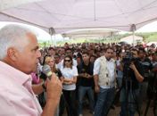 Vice governador Nonô em Murici entregando as casas populares