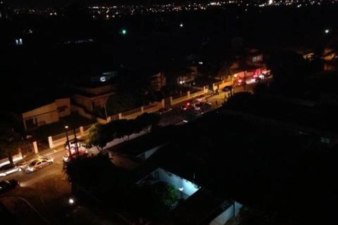 PM procura suspeita em residência.