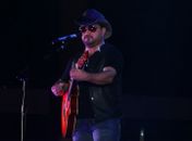 Luciano fala sobre aumento de peso: “Sou um açougue ambulante, de tanta gordura que tem aqui”