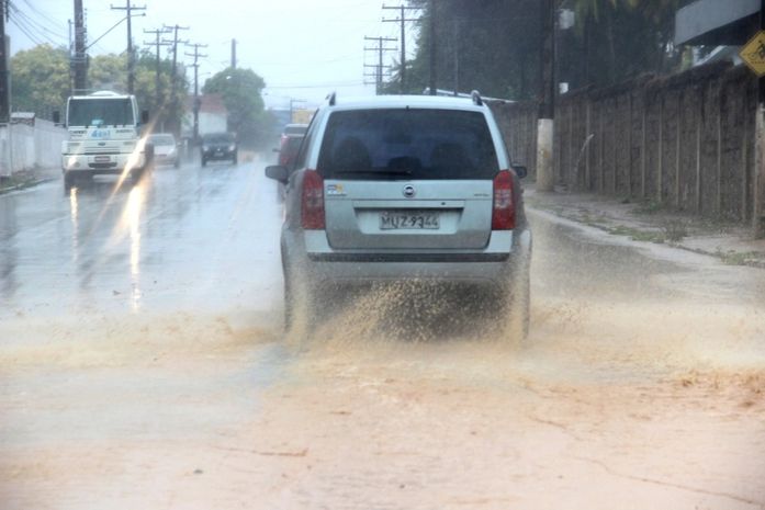 Ruas alagadas em Maceió