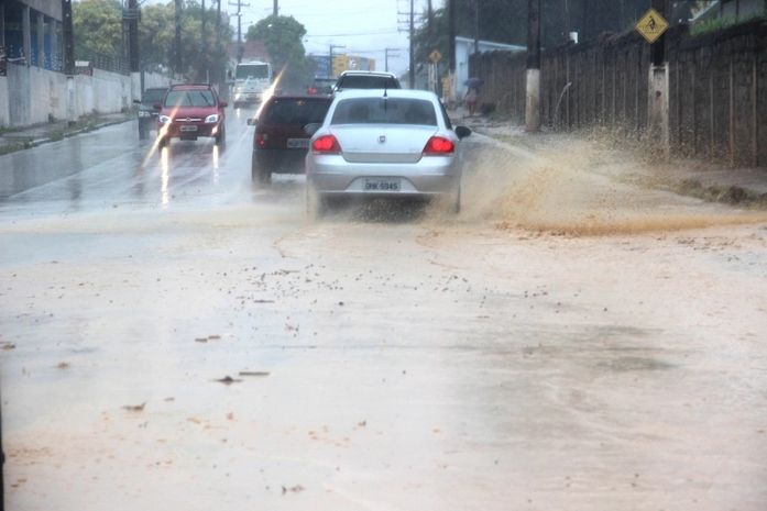Ruas alagadas em Maceió