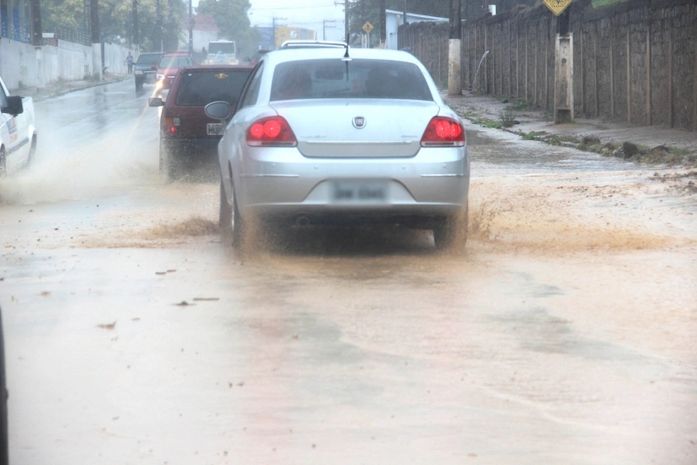 Ruas alagadas em Maceió