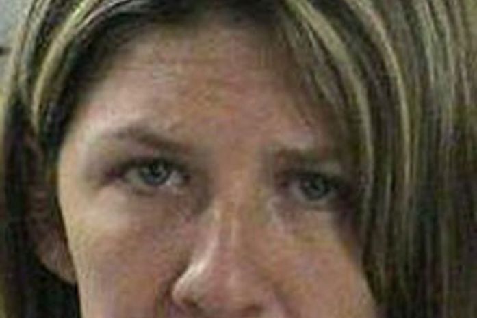 Americana é presa por desviar dinheiro de empresa para pôr silicone