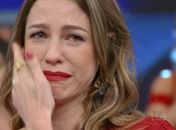 Luana Piovani se emociona durante participação no quadro Arquivo Confidencial, do 'Domingão do Faustão'. 