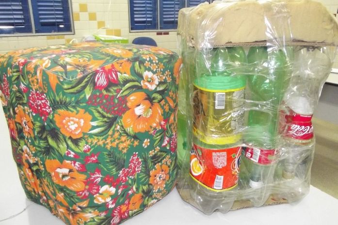 Pufs são confeccionados com garrafas Pet