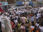 Anadienses realizam passeata pedindo paz e segurança para o município