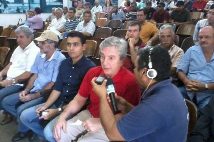 Collor dando entrevista rádio Farol FM de Palmeira dos Indios, ao lado de JHC, Petrucio Barbosa e Euclydes Mello