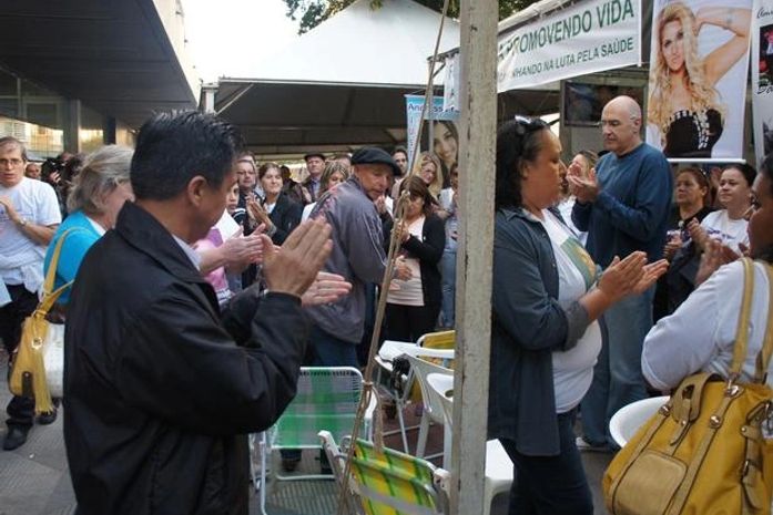 Homenagem às vítimas da tragédia que completa três meses