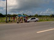 Carro atingiu barraca de cocada