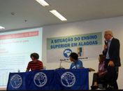 Alunos participam de palestra no centro de convecções sobre situação no ensino de Alagoas