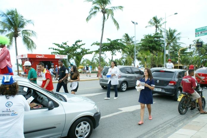 Ação na orla de Maceió comemora Dia Mundial do Trabalho