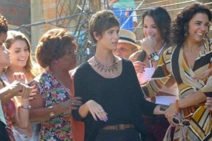 Aisha tem choque de realidade ao subir o Morro para conhecer sua família biológica