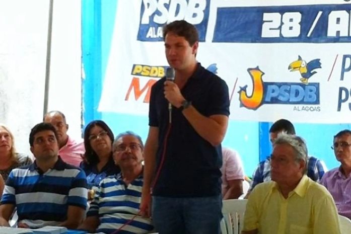 Pedro Vilela discursa ao lado de Rui, Claudionor e Teotonio