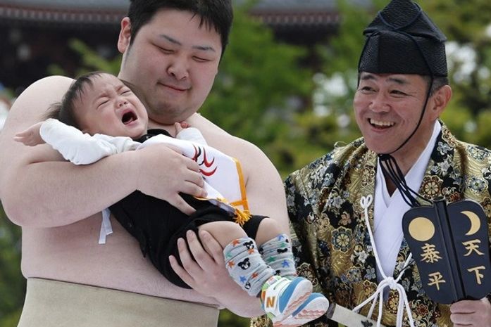 Crianças 'abrem o berreiro' durante concurso de choro de bebê no Japão