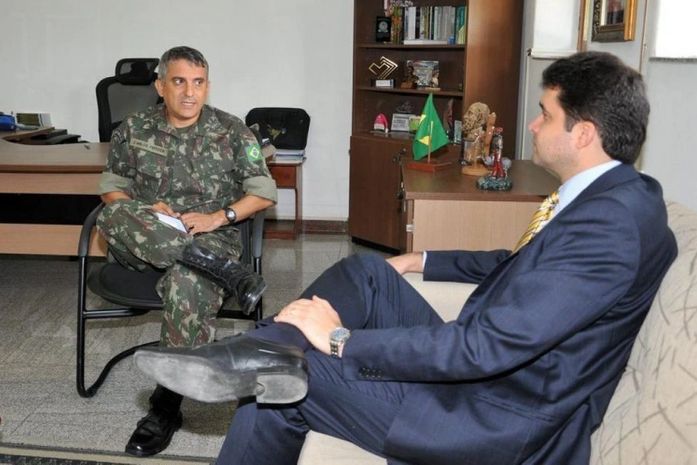 Rui Visita 59 BP Exército Prefeito Rui Palmeira visita o comandante do 59 BP do Exército Cel Carlos Feitosa