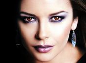 Atriz Catherine Zeta-Jones faz tratamento para transtorno bipolar, diz site
