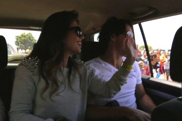Paula Fernandes e o namorado, Henrique do Valle, na África 